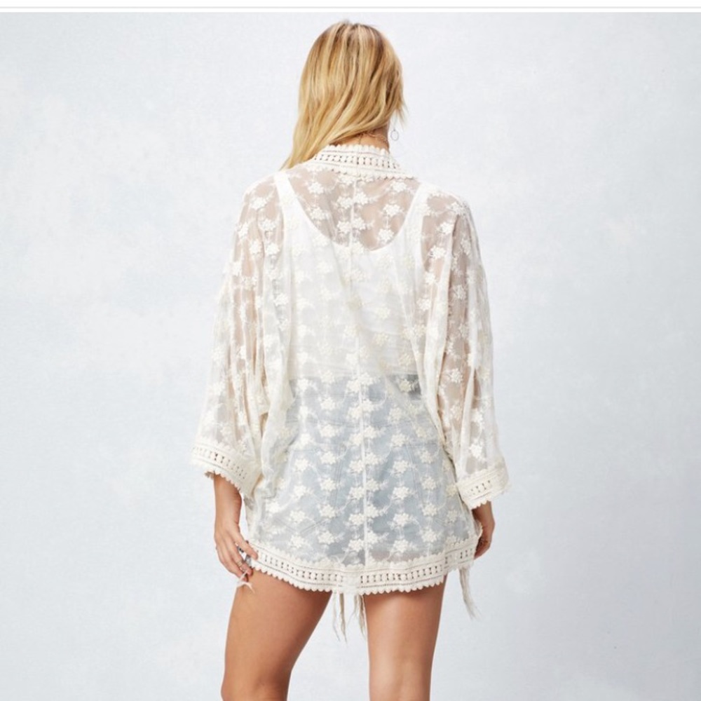LOVESTICH Cream lace Juno Kimono